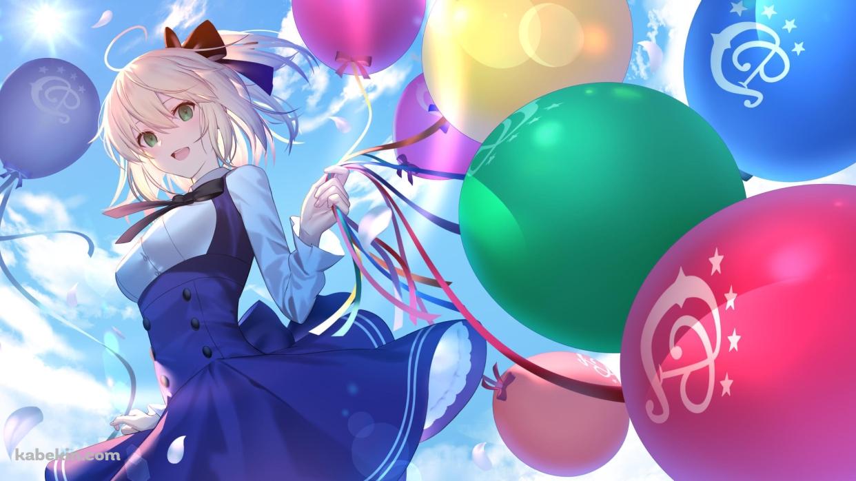 青空の下、カラフルな風船を持つセイバー / Fateの壁紙(1242px x 698px) 高画質 PC・デスクトップ用