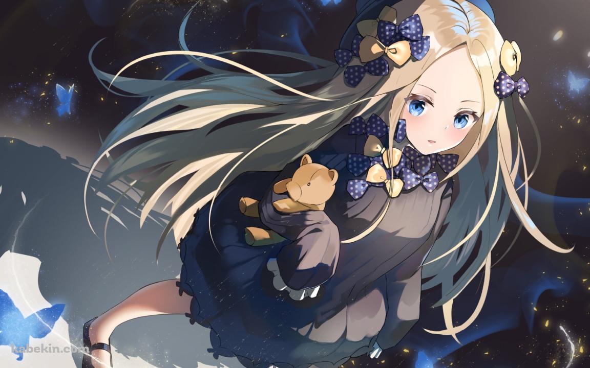 クマのぬいぐるみを持つ可愛いアビゲイル・ウィリアムズ / 青い蝶 / Fate/grand orderの壁紙(1152px x 720px) 高画質 PC・デスクトップ用