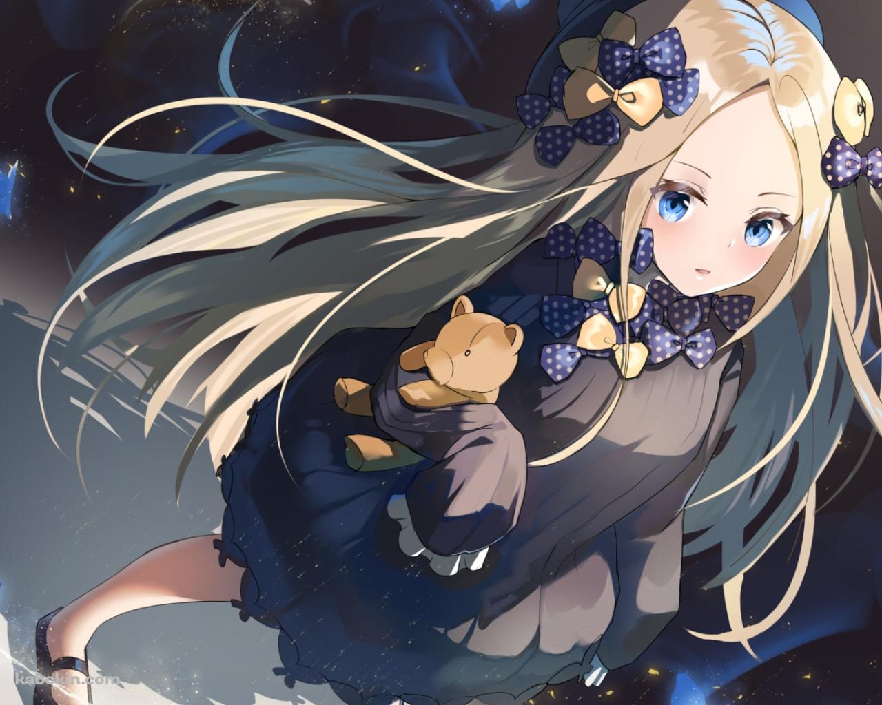 クマのぬいぐるみを持つ可愛いアビゲイル・ウィリアムズ / 青い蝶 / Fate/grand orderの壁紙(1280px x 1024px) 高画質 PC・デスクトップ用
