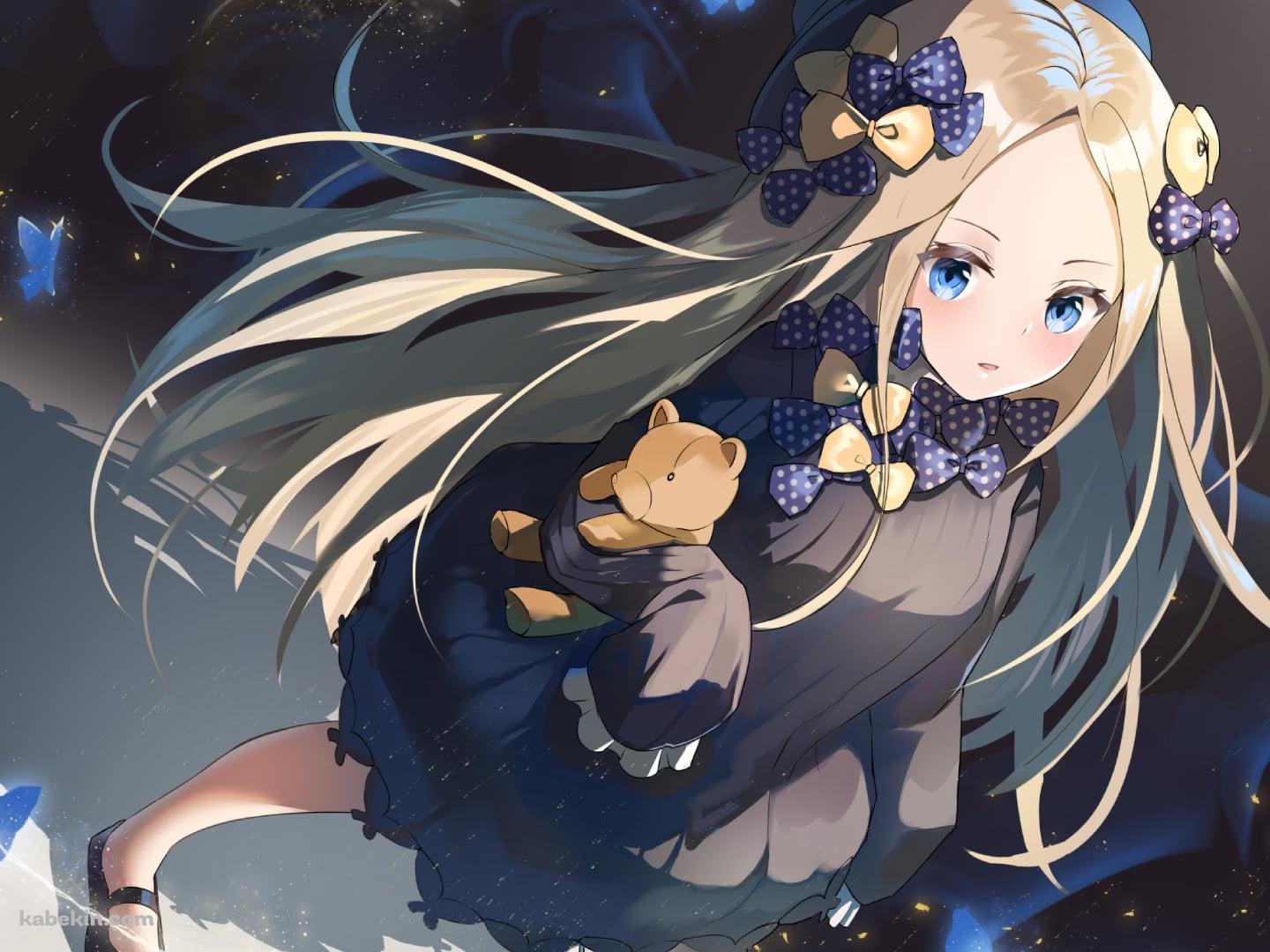 クマのぬいぐるみを持つ可愛いアビゲイル・ウィリアムズ / 青い蝶 / Fate/grand orderの壁紙(1440px x 1080px) 高画質 PC・デスクトップ用
