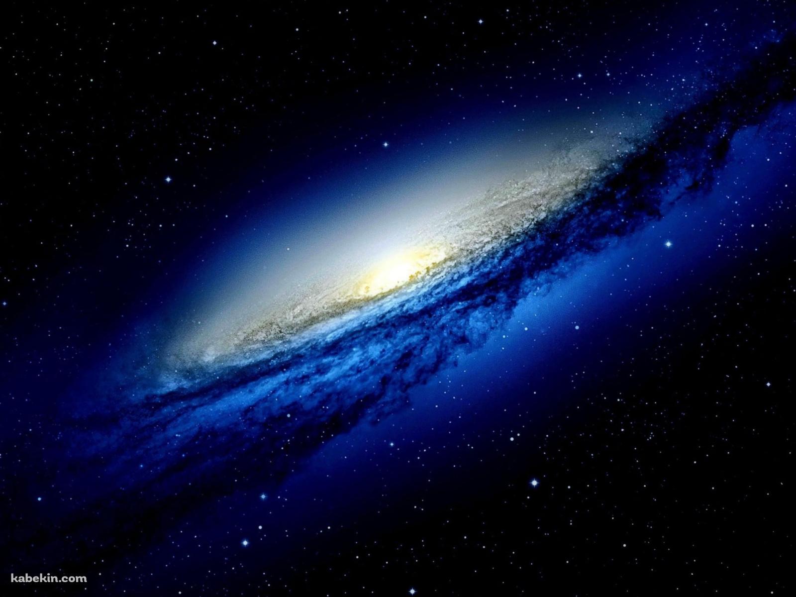 青く光る星雲 / 漆黒の宇宙の壁紙(1600px x 1200px) 高画質 PC・デスクトップ用