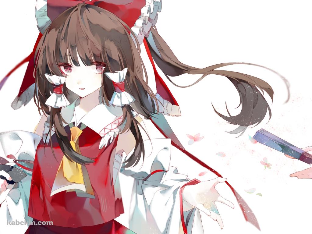 扇子を受け取る博麗霊夢 / 東方の壁紙(1024px x 768px) 高画質 PC・デスクトップ用