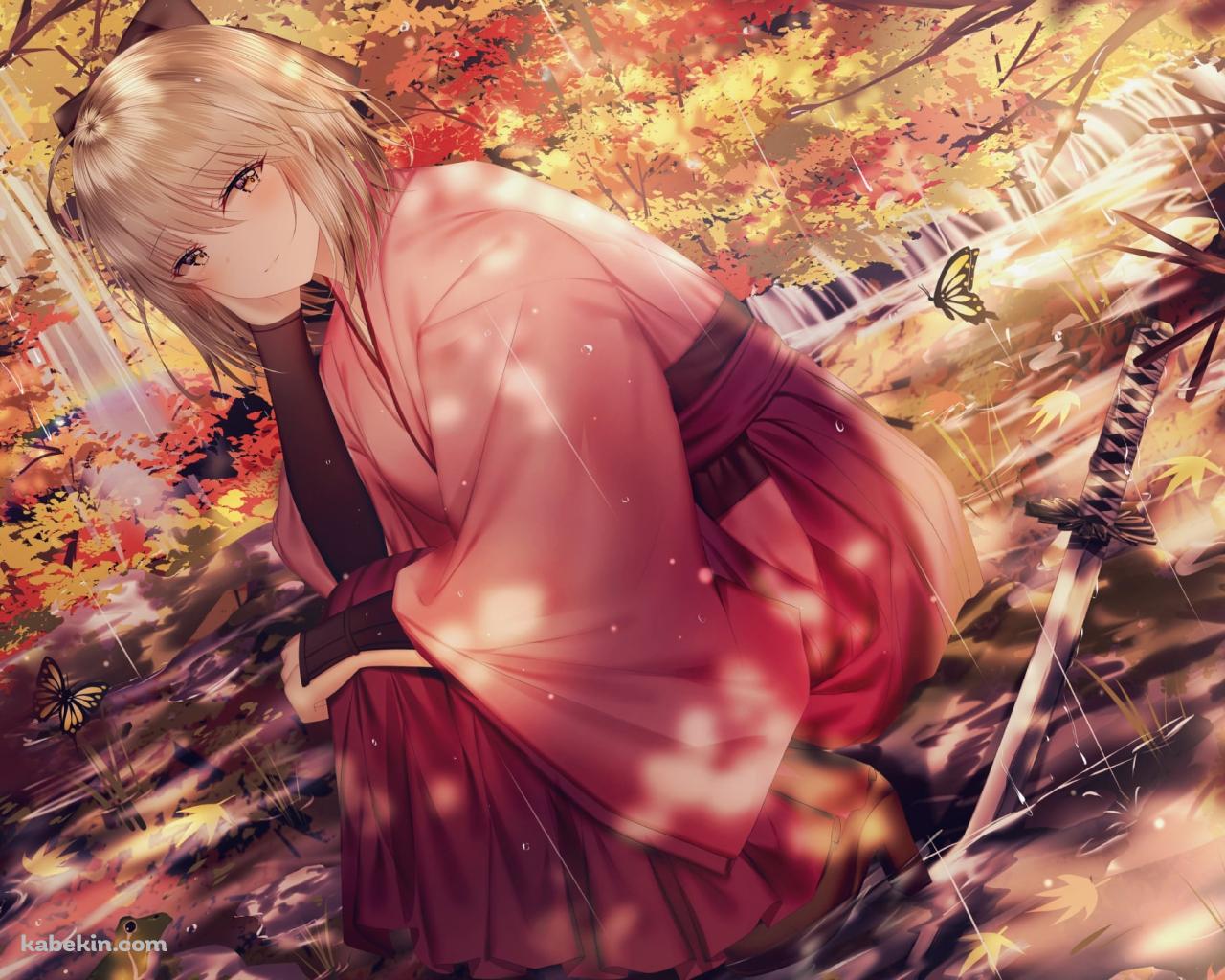 雨が降る秋の森の中、しゃがむ沖田総司 / 紅葉 / Fate/grand orderの壁紙(1280px x 1024px) 高画質 PC・デスクトップ用