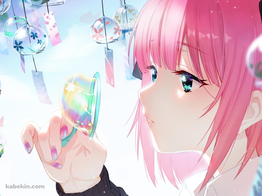 シャボン玉を作る可愛い中野二乃 / 風鈴 / 五等分の花嫁の壁紙(1024px x 768px) 高画質 PC・デスクトップ用