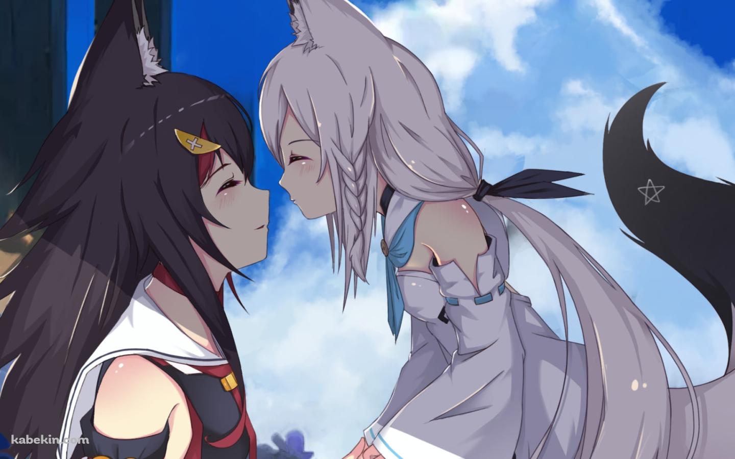 笑顔で顔をあわせる白上フブキ / 大神ミオ / ホロライブ / バーチャルYouTuber / Vtuberの壁紙(1440px x 900px) 高画質 PC・デスクトップ用