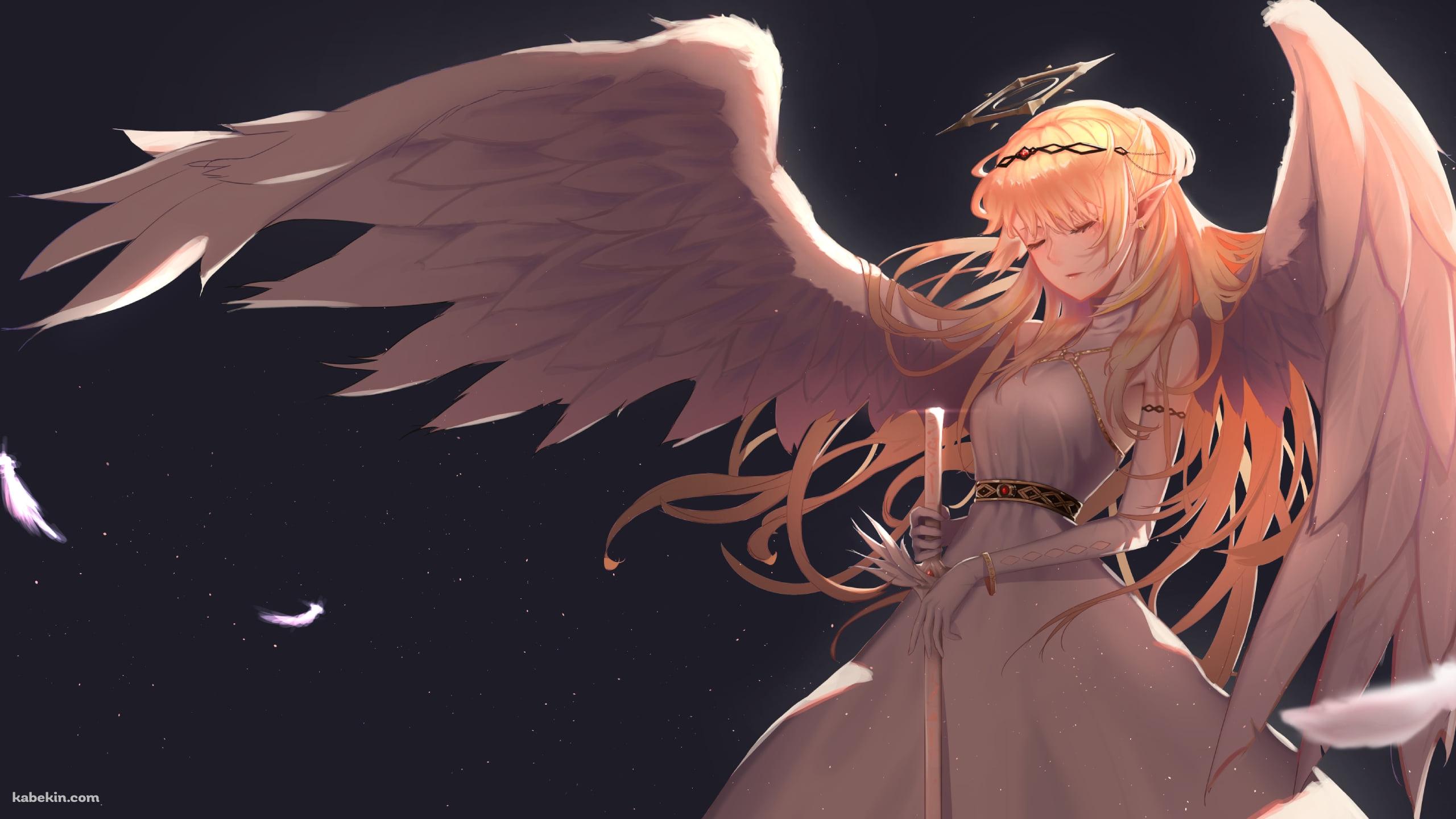 瞳を閉じて剣を持つブロンドのエンジェルの壁紙(2560px x 1440px) 高画質 PC・デスクトップ用