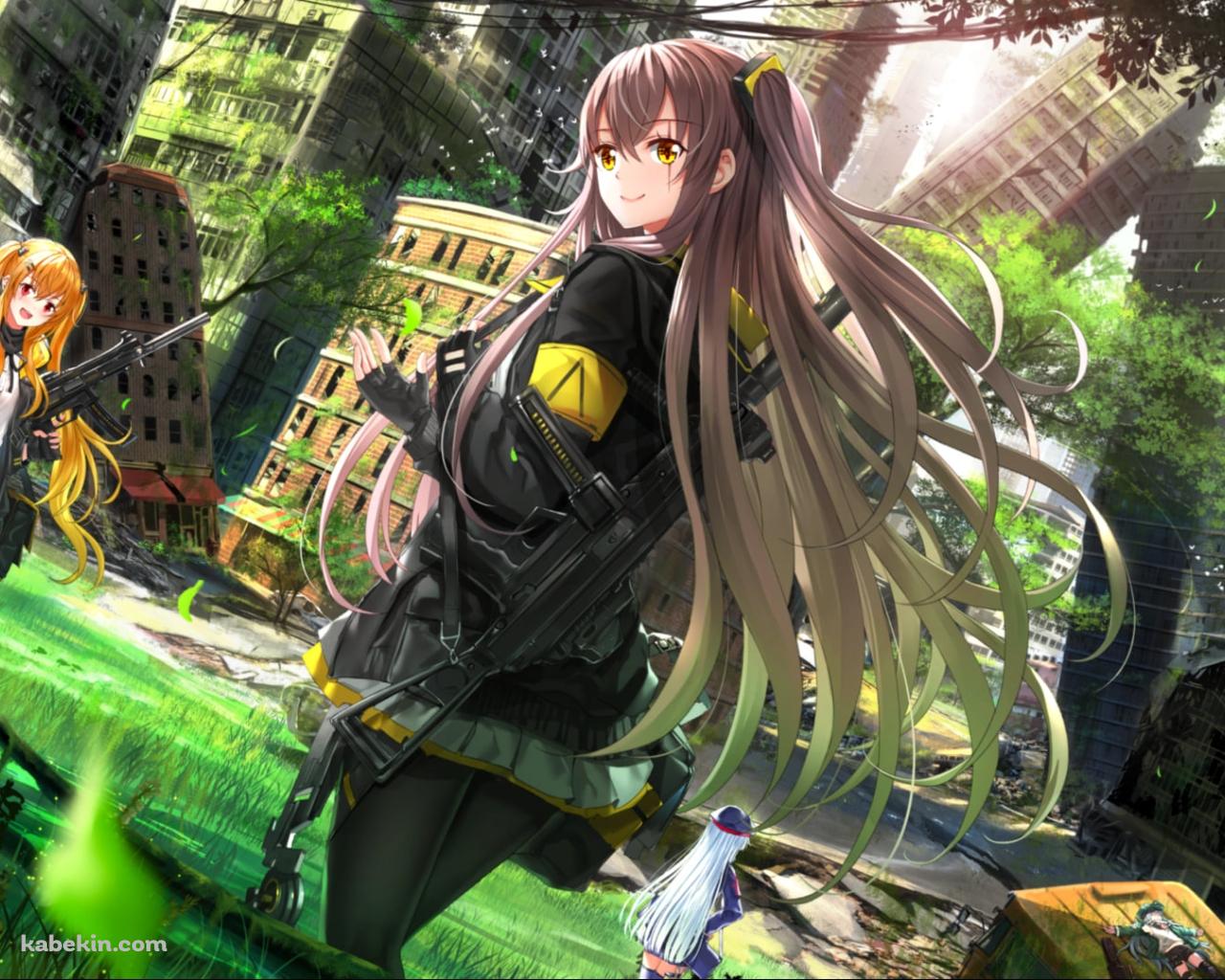 朽ちた街中の草原に笑顔で佇むHK416 / UMP45 / UMP9 / G11 / ドールズフロントラインの壁紙(1280px x 1024px) 高画質 PC・デスクトップ用