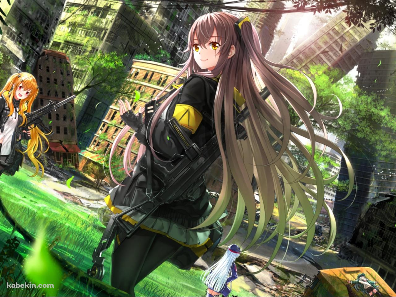 朽ちた街中の草原に笑顔で佇むHK416 / UMP45 / UMP9 / G11 / ドールズフロントラインの壁紙(1280px x 960px) 高画質 PC・デスクトップ用