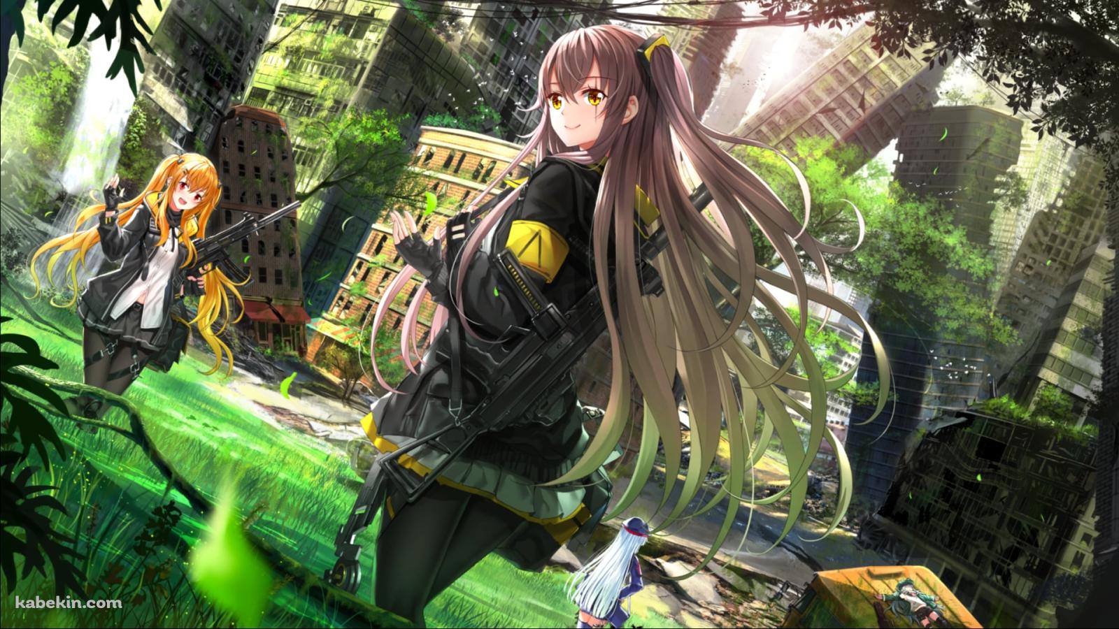 朽ちた街中の草原に笑顔で佇むHK416 / UMP45 / UMP9 / G11 / ドールズフロントラインの壁紙(1600px x 900px) 高画質 PC・デスクトップ用