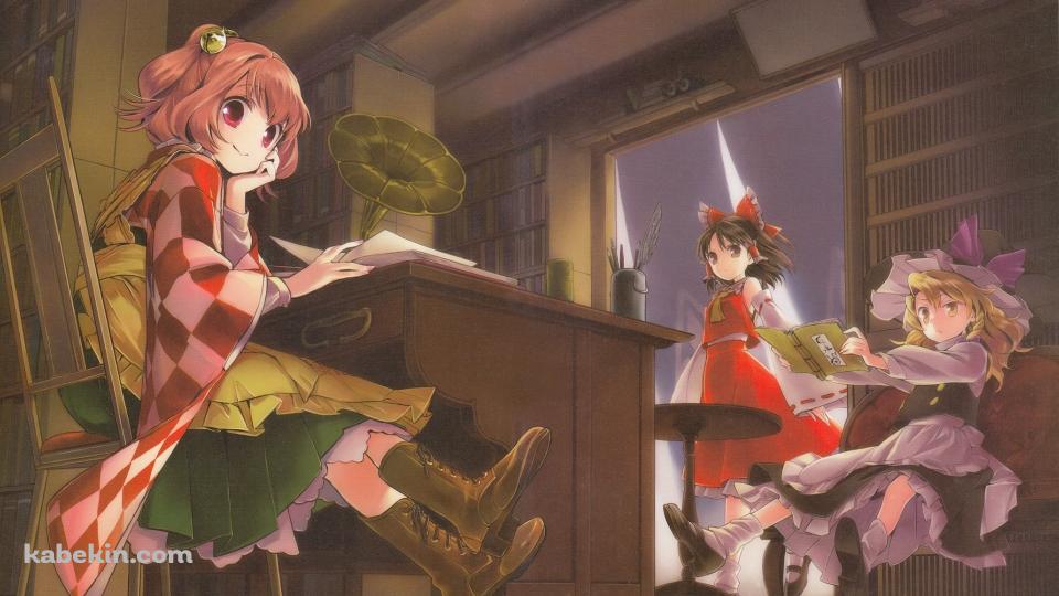 本を読む本居小鈴と霧雨魔理沙 / ドアの付近に立つ博麗霊夢 / 東方の壁紙(960px x 540px) 高画質 PC・デスクトップ用