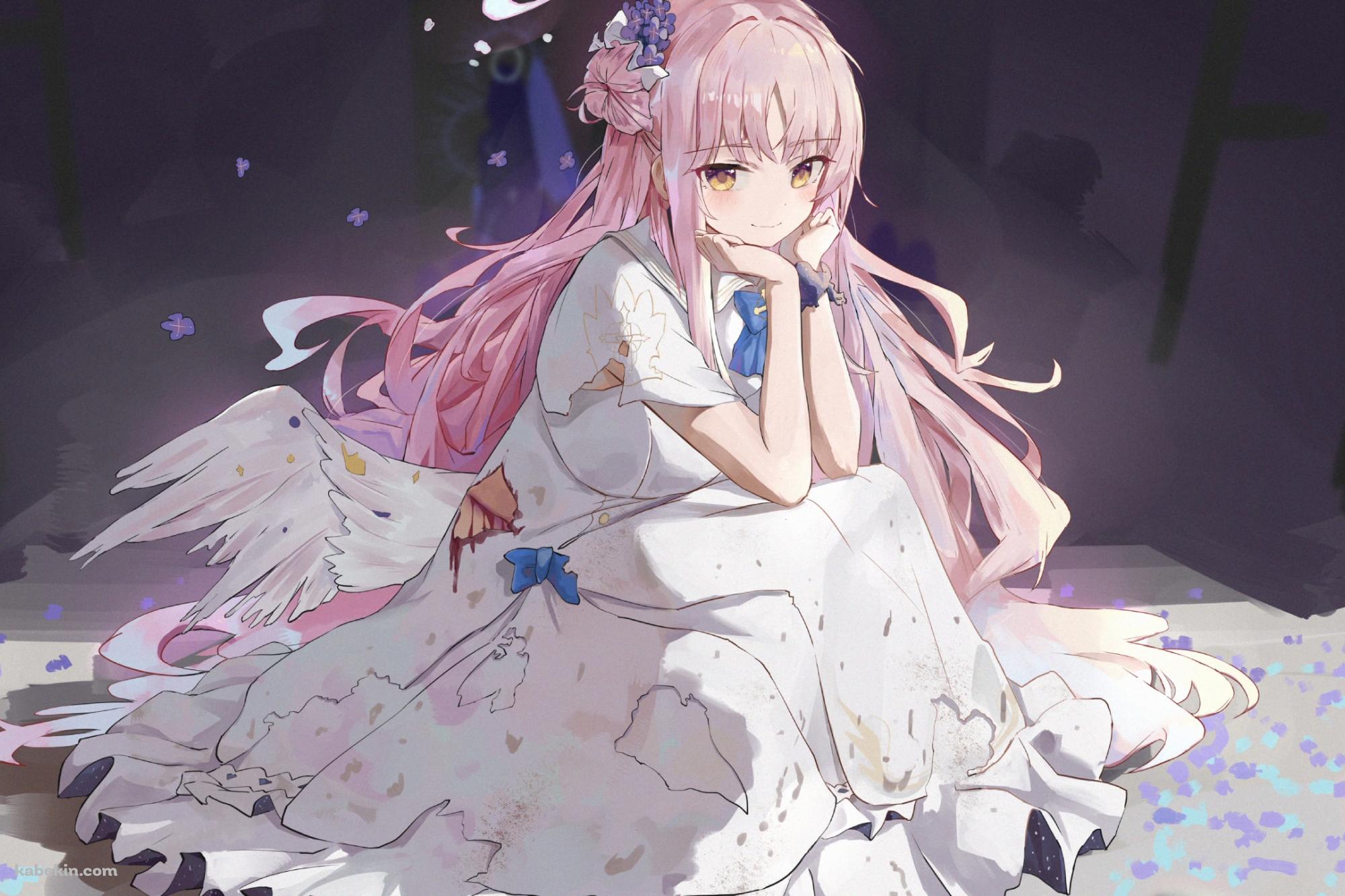 しゃがんでポーズを取る傷だらけの可愛い聖園ミカ / ブルアカ / ブルーアーカイブの壁紙(2000px x 1333px) 高画質 PC・デスクトップ用