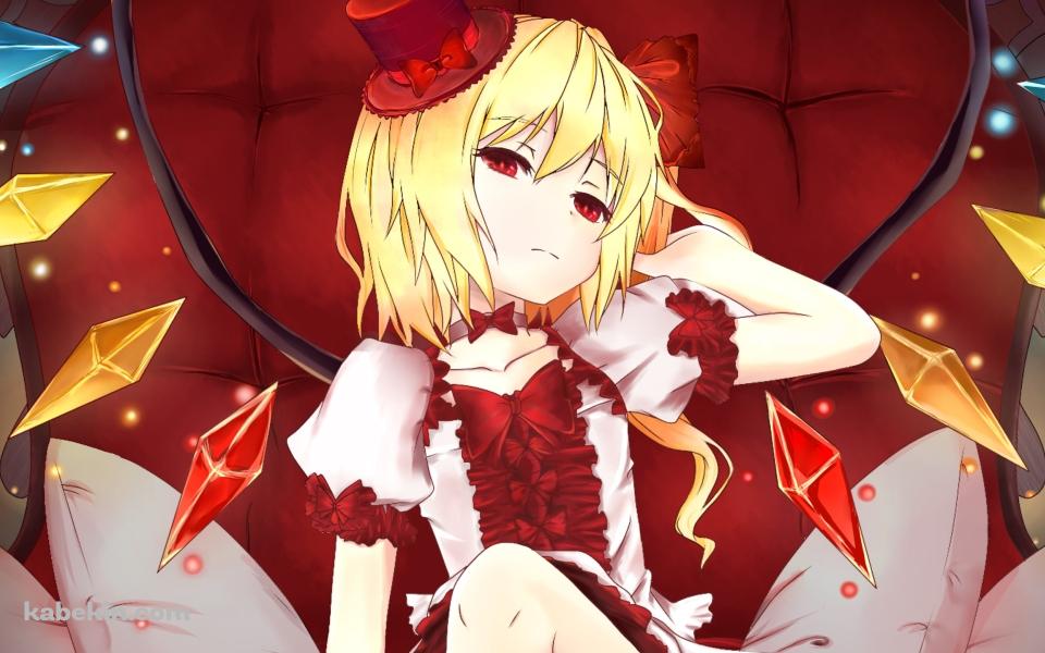 赤いソファーに座り冷ややかな視線を送るフランドール・スカーレット / 東方の壁紙(960px x 600px) 高画質 PC・デスクトップ用