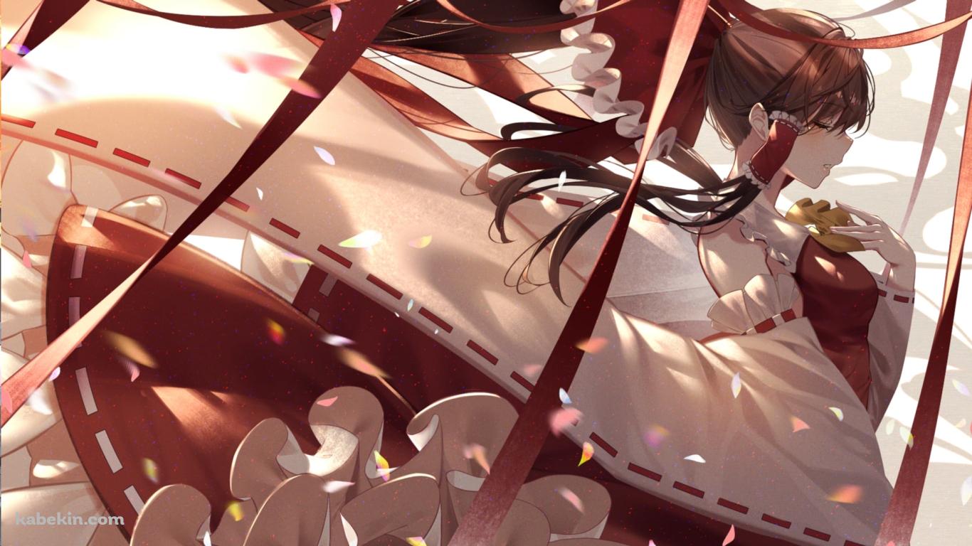 目をつぶり胸元に手をあてて祈る博麗霊夢 / 東方の壁紙(1366px x 768px) 高画質 PC・デスクトップ用