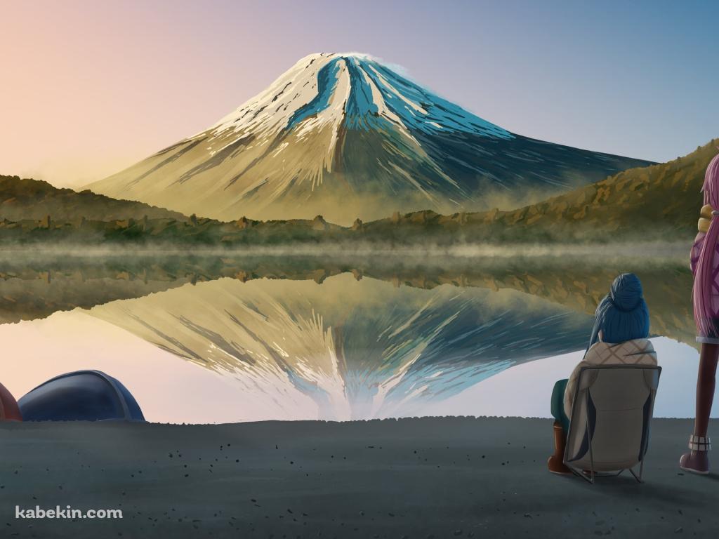 富士山を眺める各務原なでしこと志摩リン / 逆さ富士 / ゆるキャンの壁紙(1024px x 768px) 高画質 PC・デスクトップ用