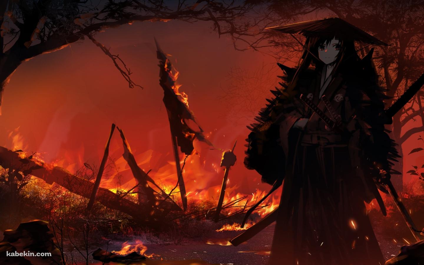 炎に包まれる大地に佇む笠を被った侍 / 野火 / 戦場の壁紙(1440px x 900px) 高画質 PC・デスクトップ用