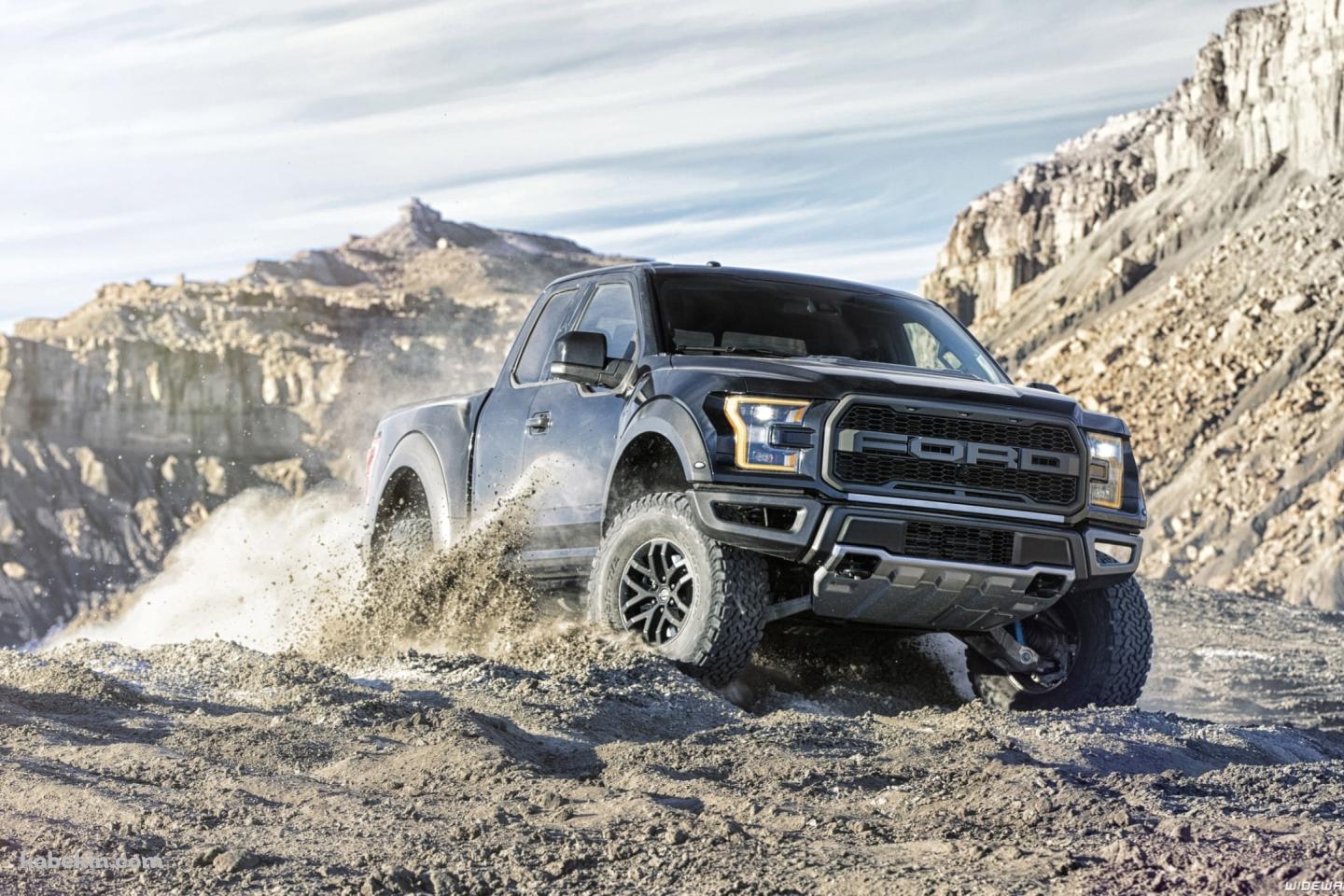 オフロードを爆走するフォードのスポーツトラック / Fordの壁紙(1440px x 960px) 高画質 PC・デスクトップ用