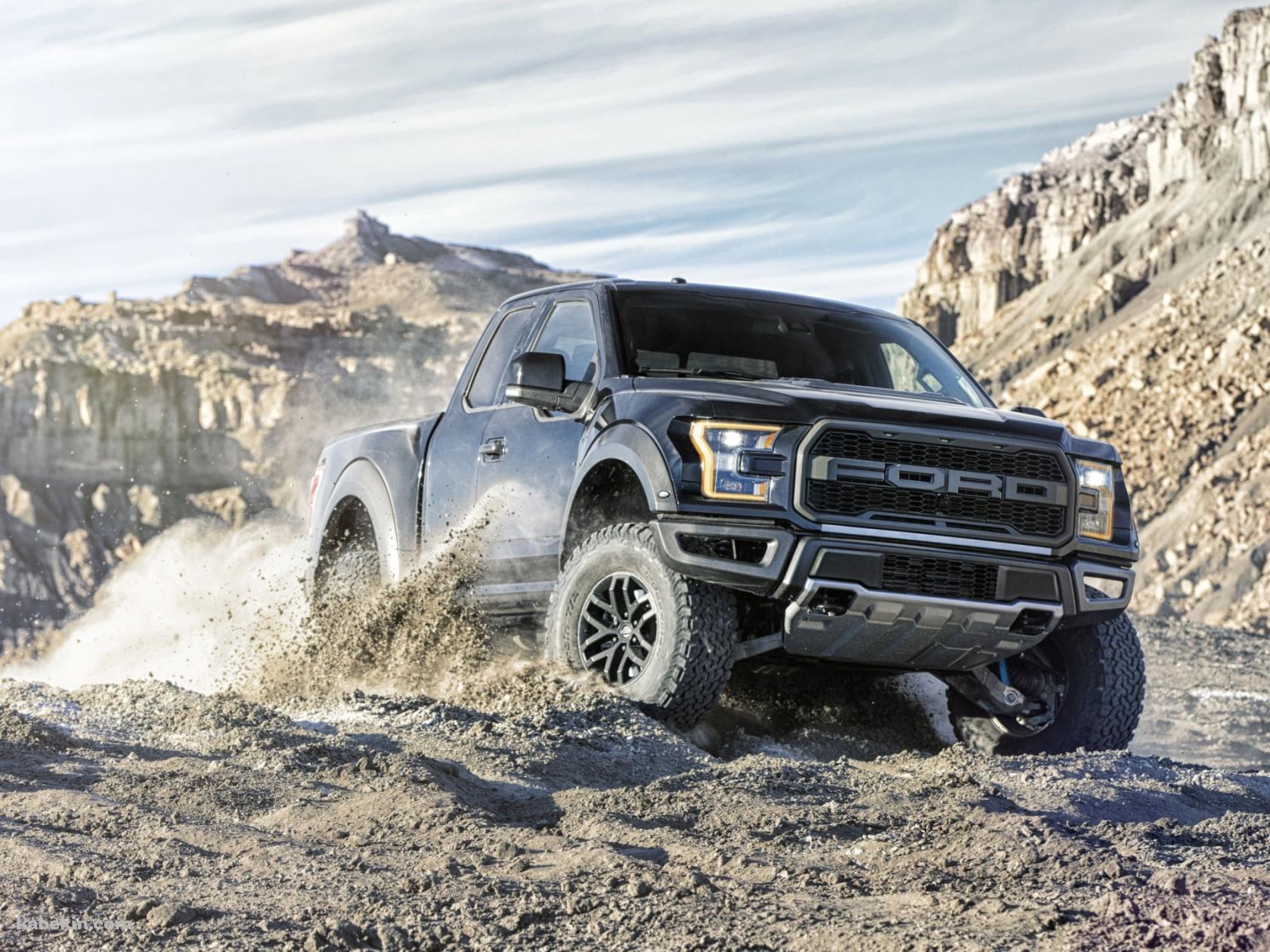 オフロードを爆走するフォードのスポーツトラック / Fordの壁紙(1680px x 1260px) 高画質 PC・デスクトップ用