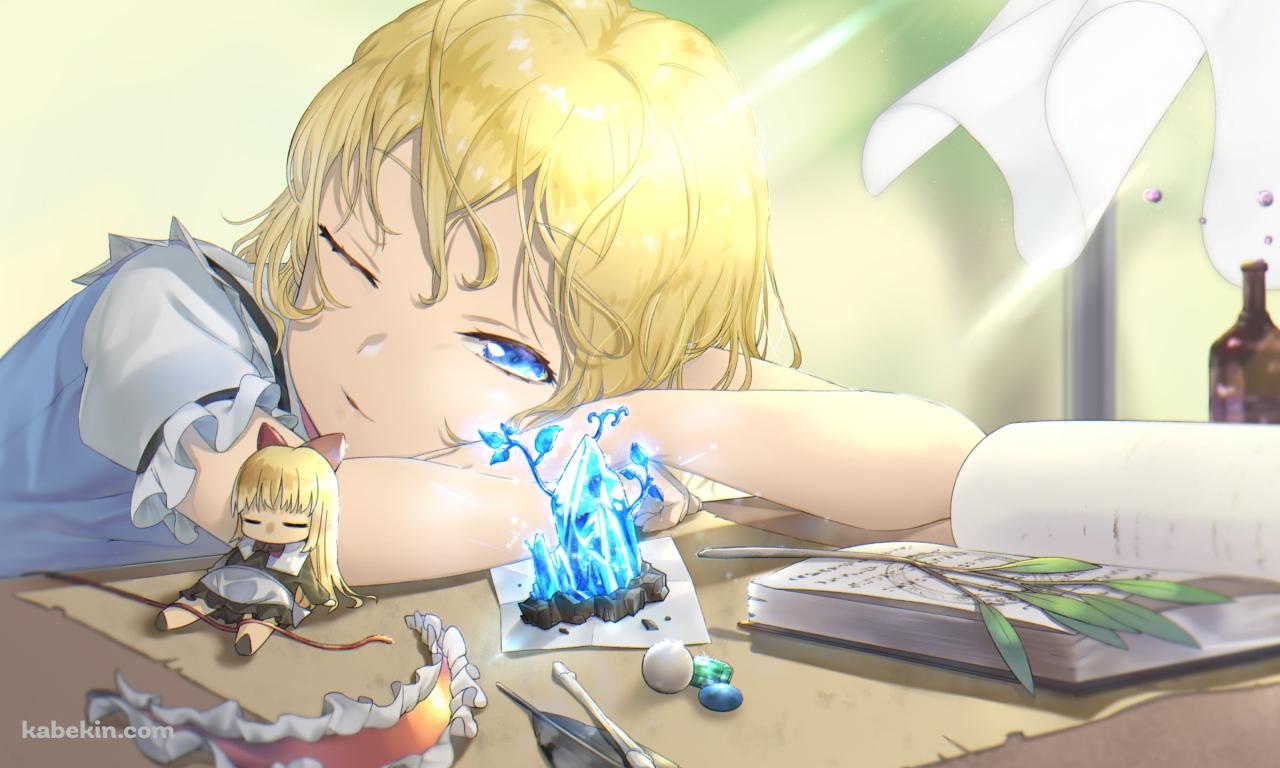 机にうつぶせに寝るアリス・マーガトロイド / 上海人形 / 東方の壁紙(1280px x 768px) 高画質 PC・デスクトップ用