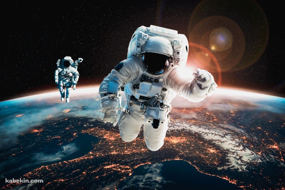 宇宙遊泳する宇宙飛行士 / 地球 / 大気圏の壁紙(1152px x 768px) 高画質 PC・デスクトップ用