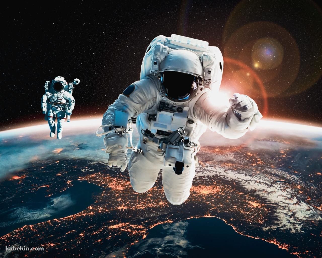 宇宙遊泳する宇宙飛行士 / 地球 / 大気圏の壁紙(1280px x 1024px) 高画質 PC・デスクトップ用