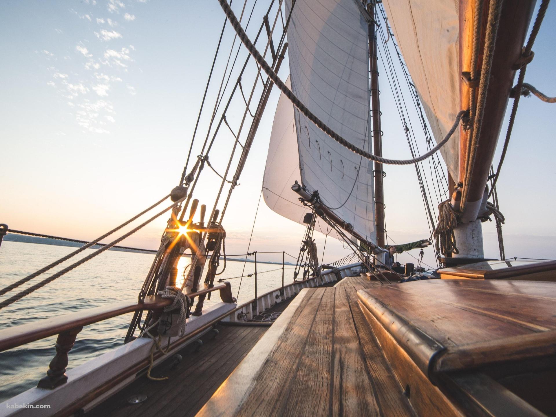 海を航行するヨットのウッドデッキの壁紙(1920px x 1440px) 高画質 PC・デスクトップ用