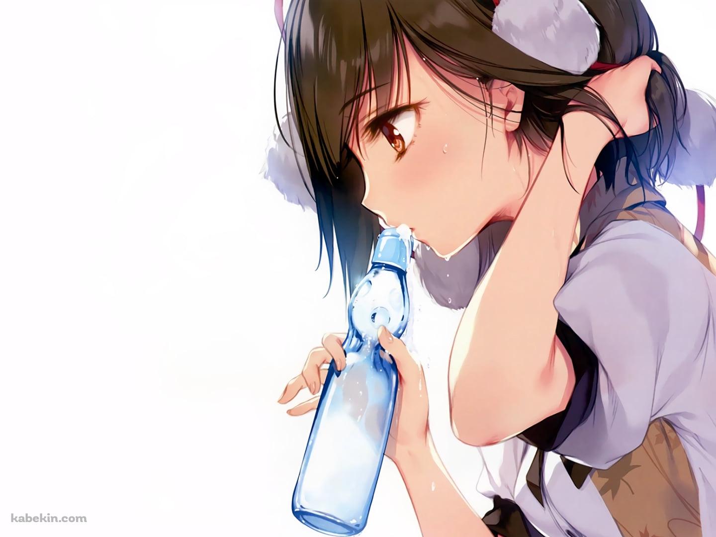 髪をかきあげてラムネを飲む射命丸文 / 東方の壁紙(1440px x 1080px) 高画質 PC・デスクトップ用