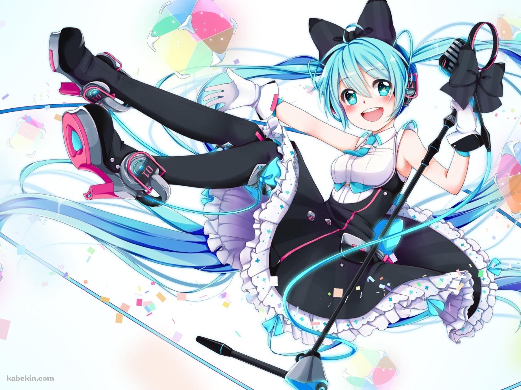 マイクを持って笑顔の初音ミク / 黒いリボン / ドレス / マジカルミライ / ボカロ / ボーカロイドの壁紙(1680px x 1260px) 高画質 PC・デスクトップ用