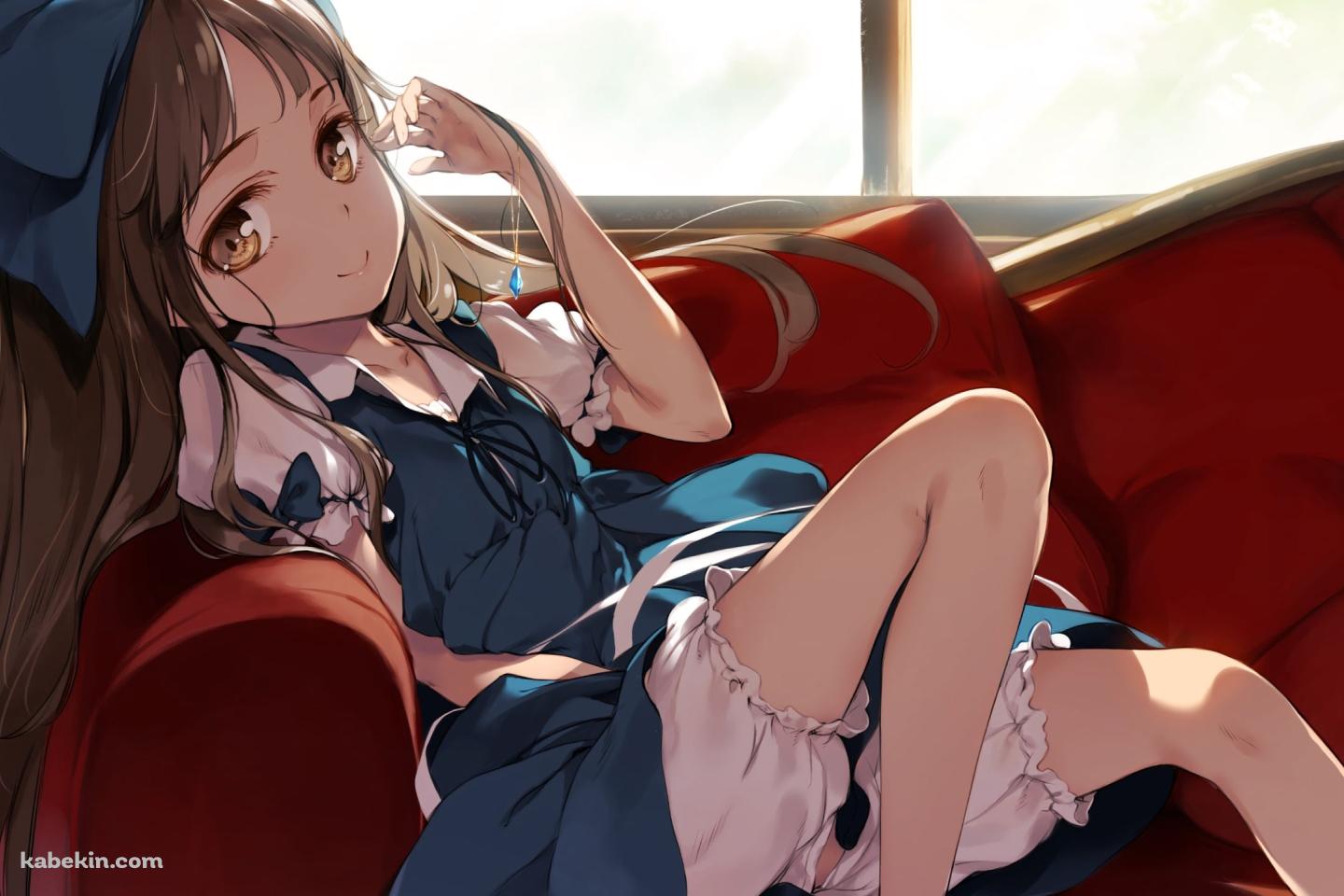 赤いソファーに座り微笑むスターサファイア / 東方の壁紙(1440px x 960px) 高画質 PC・デスクトップ用