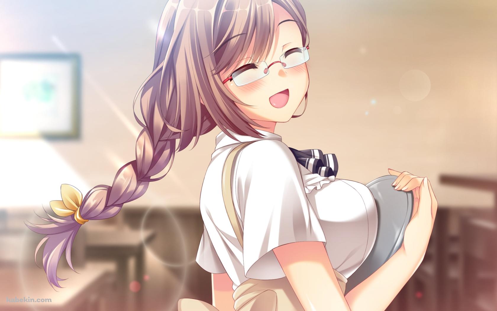 喫茶店でバイトをする笑顔の瀬里沢 陽砂(せりざわ ひさ) / JKトラブめいんの壁紙(1680px x 1050px) 高画質 PC・デスクトップ用