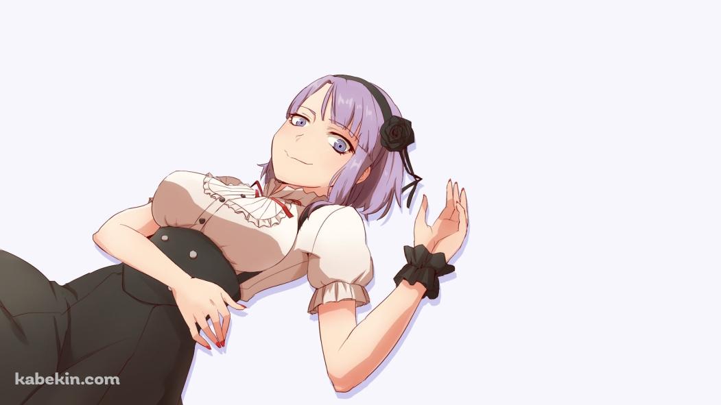 仰向けでこちらに微笑む枝垂ほたる(しだれ ほたる) / 黒い薔薇の髪飾り / だがしかしの壁紙(1051px x 591px) 高画質 PC・デスクトップ用