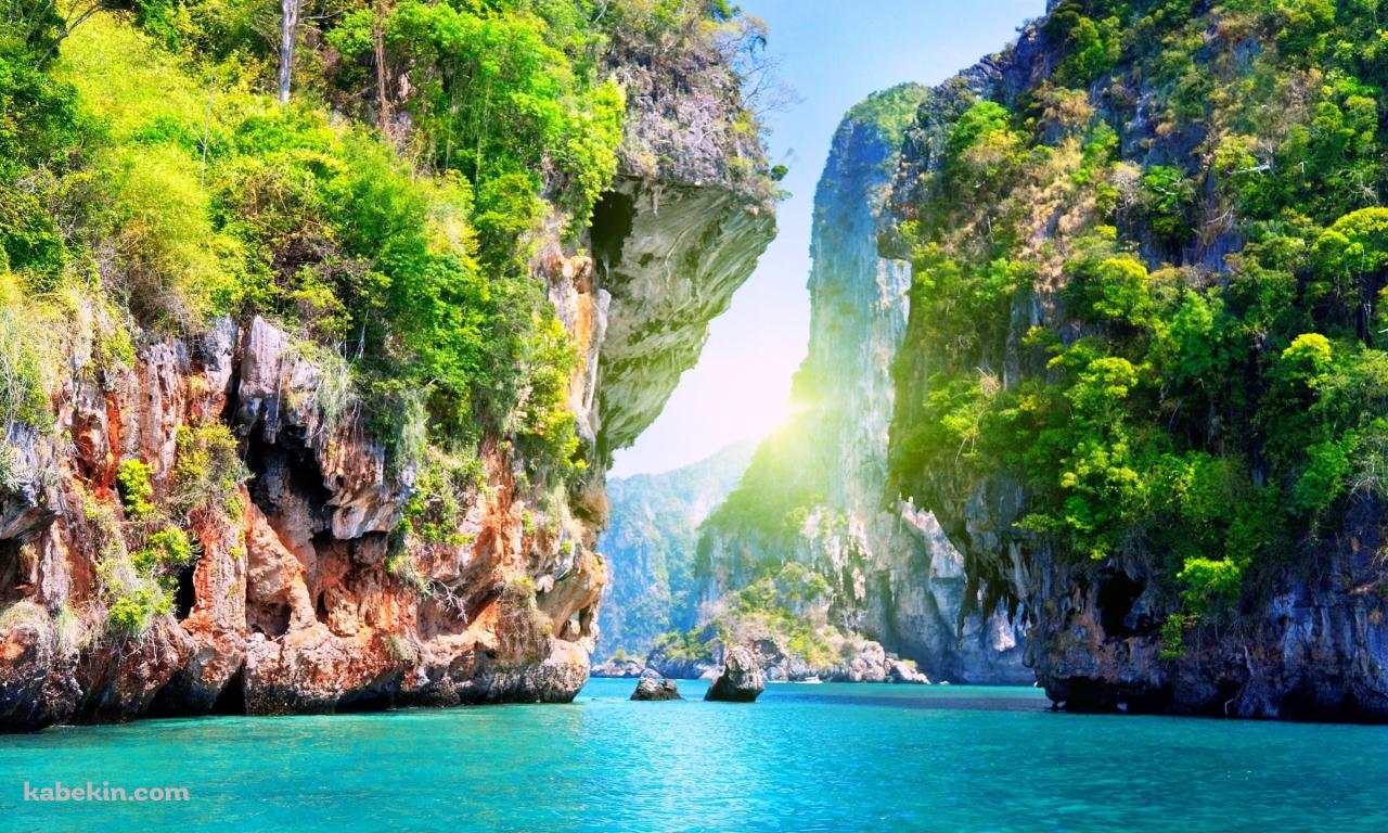 峡谷に挟まれた海 / パタヤ・ビーチ / タイ湾 / タイの壁紙(1280px x 768px) 高画質 PC・デスクトップ用