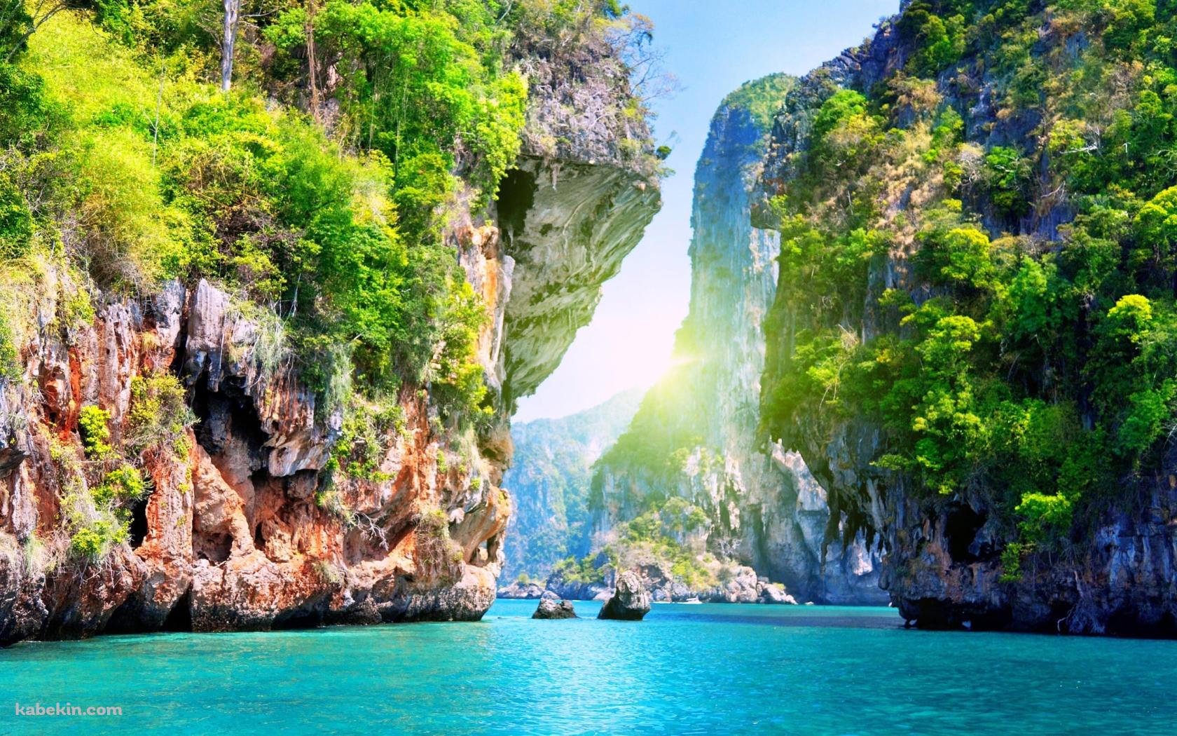 峡谷に挟まれた海 / パタヤ・ビーチ / タイ湾 / タイの壁紙(1680px x 1050px) 高画質 PC・デスクトップ用