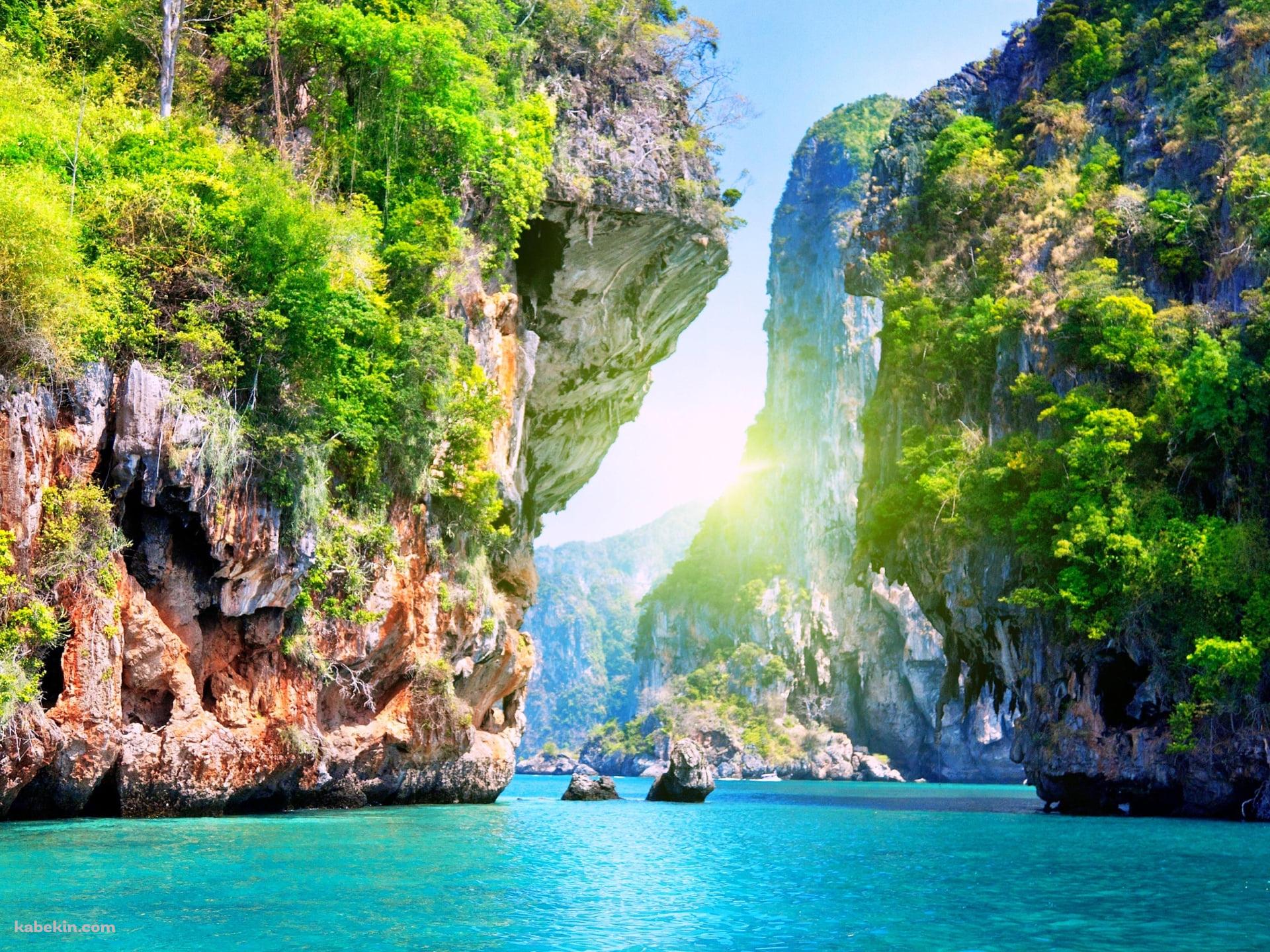 峡谷に挟まれた海 / パタヤ・ビーチ / タイ湾 / タイの壁紙(1920px x 1440px) 高画質 PC・デスクトップ用