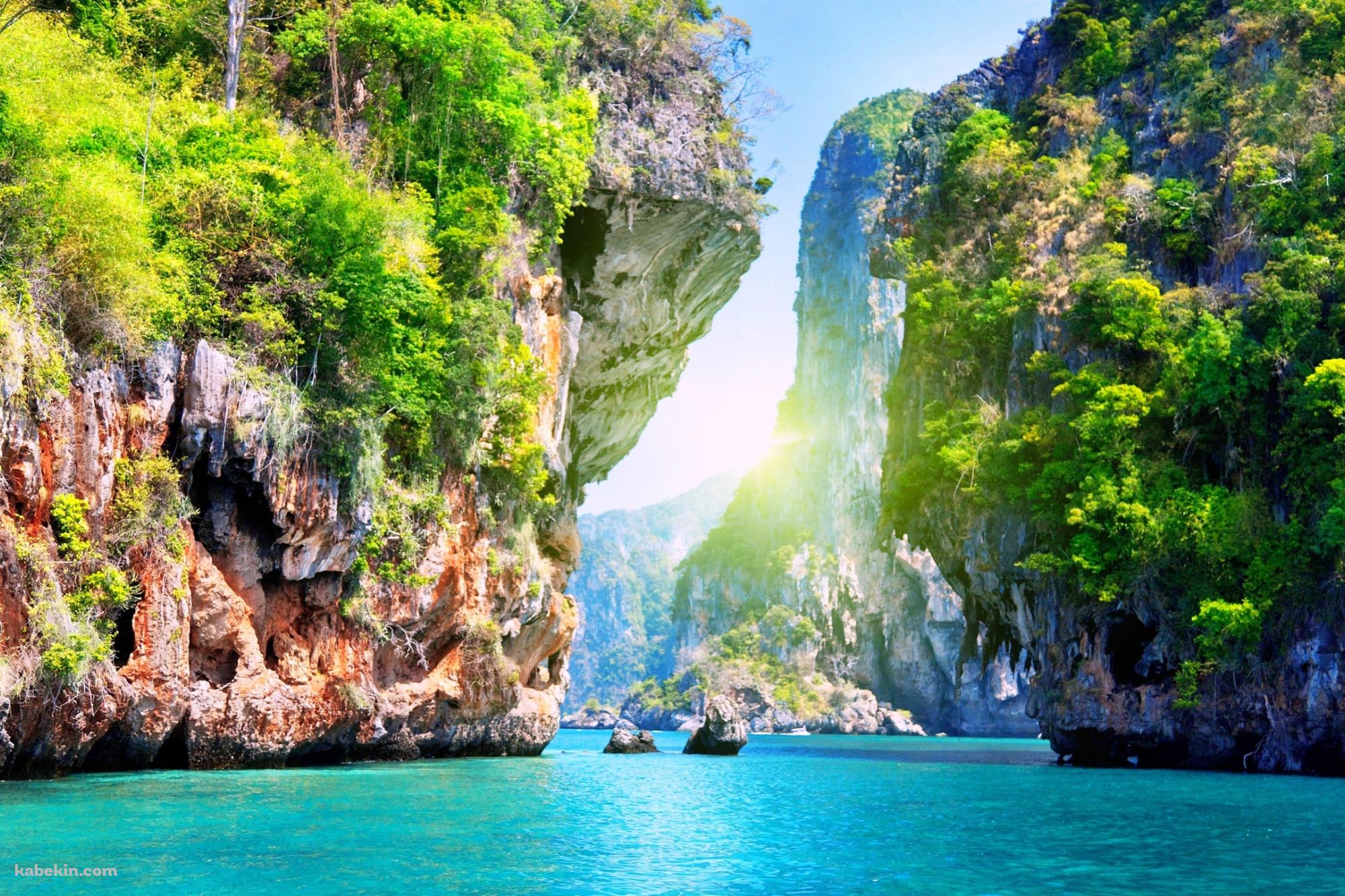 峡谷に挟まれた海 / パタヤ・ビーチ / タイ湾 / タイの壁紙(2000px x 1333px) 高画質 PC・デスクトップ用