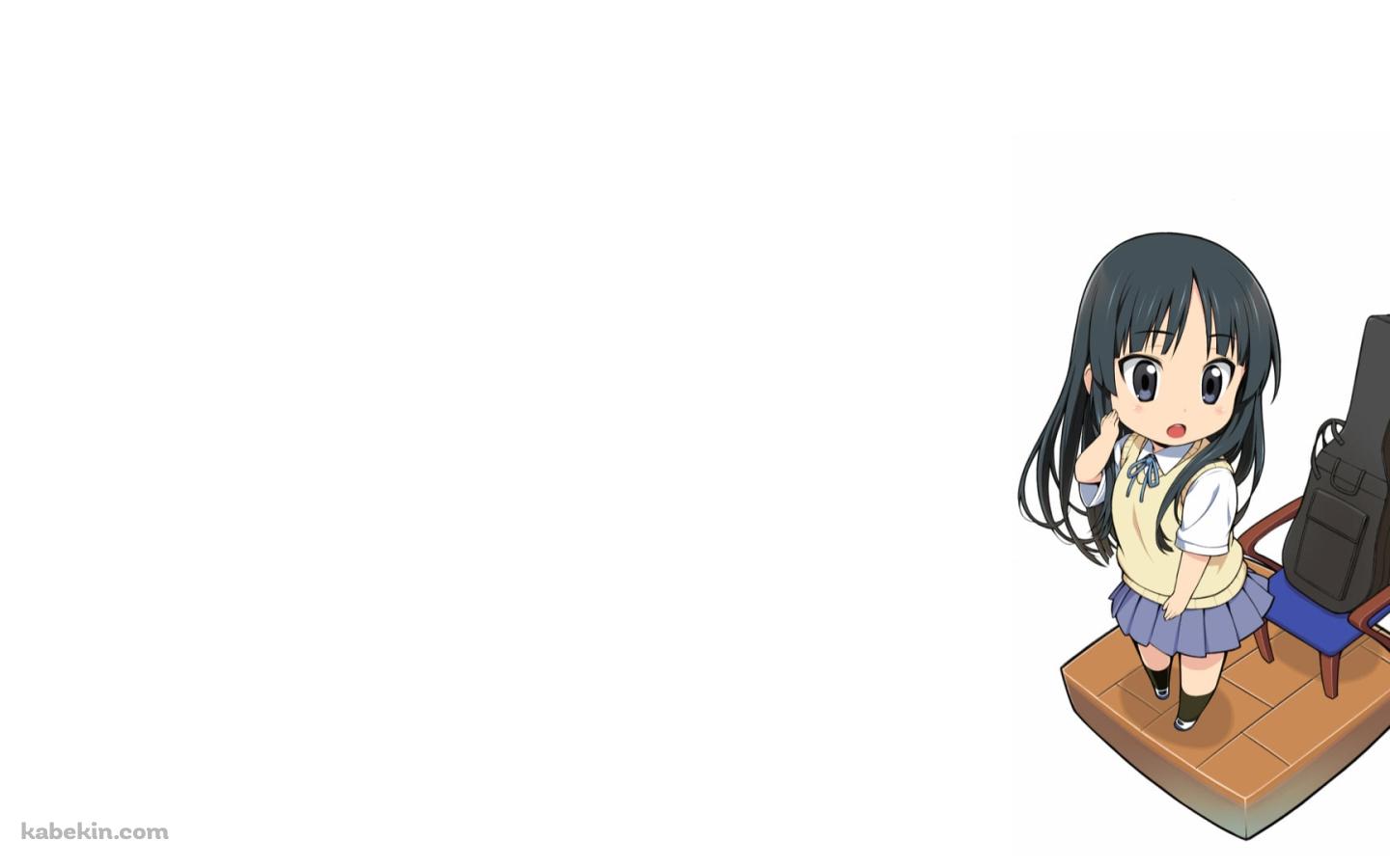 デフォルメされた可愛い秋山澪とベースを入れたケース / けいおん!の壁紙(1440px x 900px) 高画質 PC・デスクトップ用