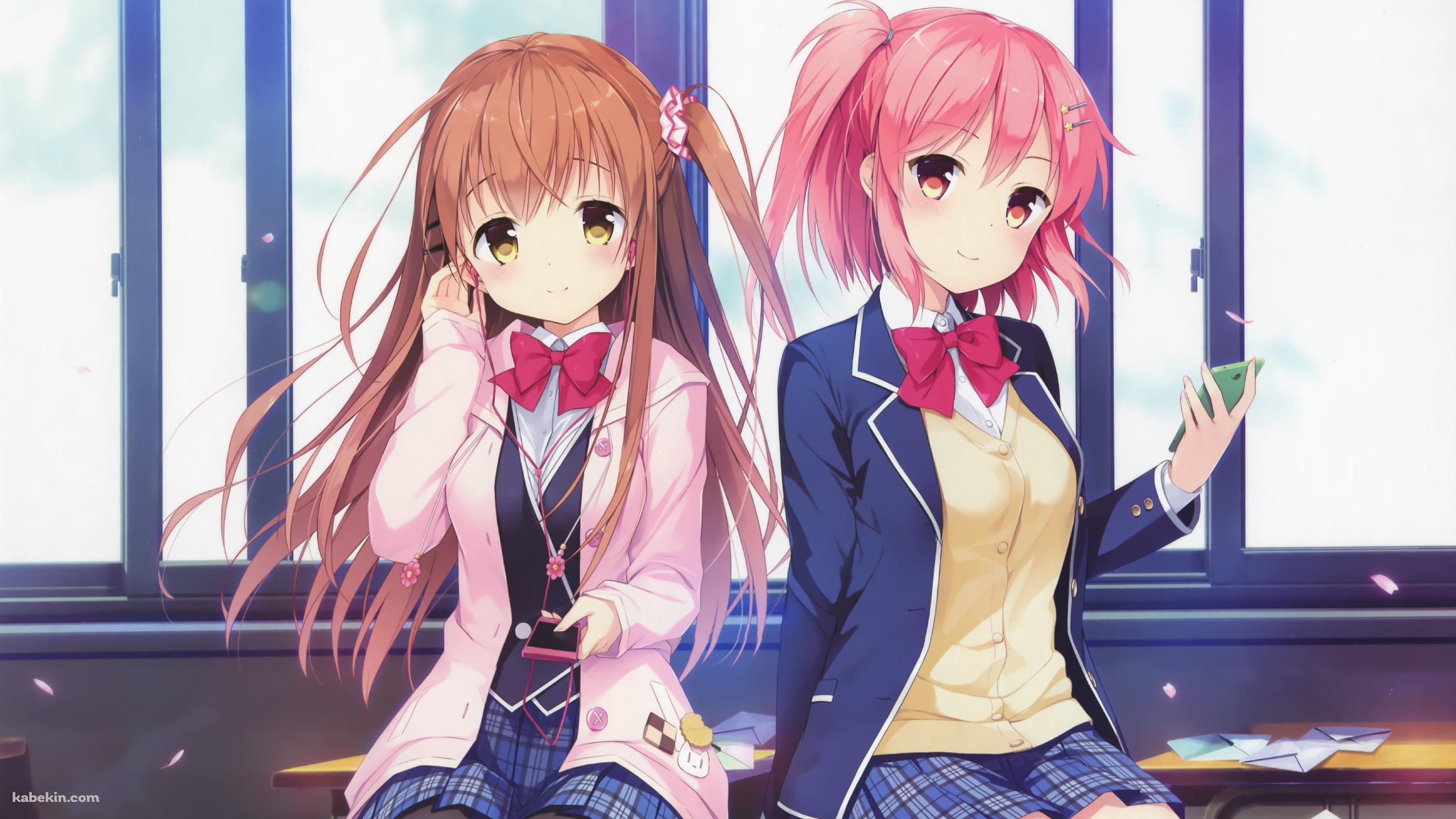 学校の机に座る姫野星奏 / 新堂彩音 / 恋×シンアイ彼女の壁紙(2560px x 1440px) 高画質 PC・デスクトップ用