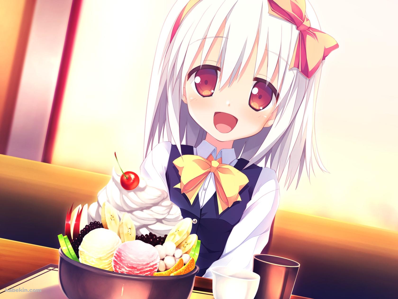アイスやフルーツがてんこ盛りのスイーツと笑顔のヒトミ / LOVEREC.の壁紙(1680px x 1260px) 高画質 PC・デスクトップ用