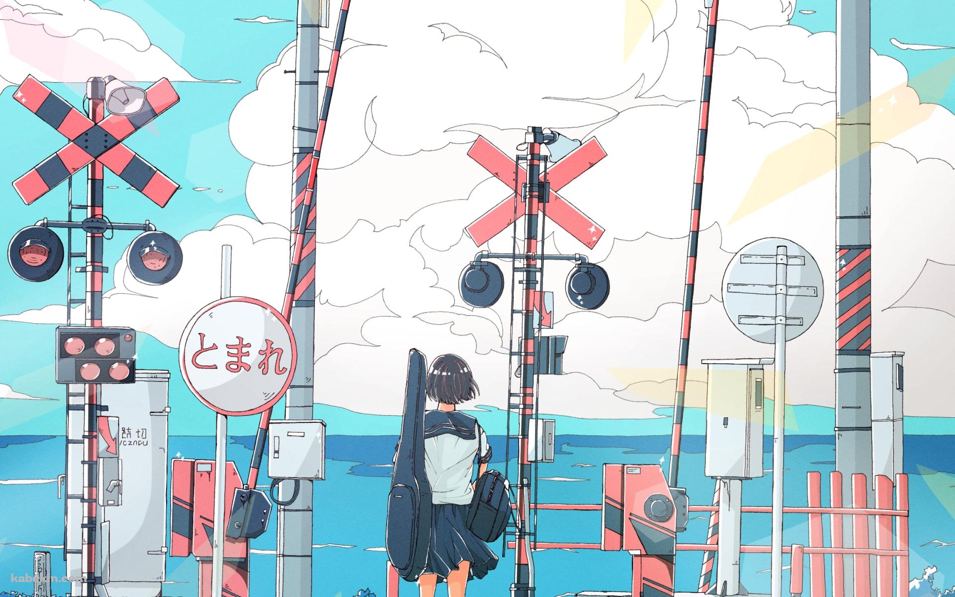 海が見える踏切の前に立つ女子高生 / ギターケース / とまれの標識 / 入道雲の壁紙(1920px x 1200px) 高画質 PC・デスクトップ用
