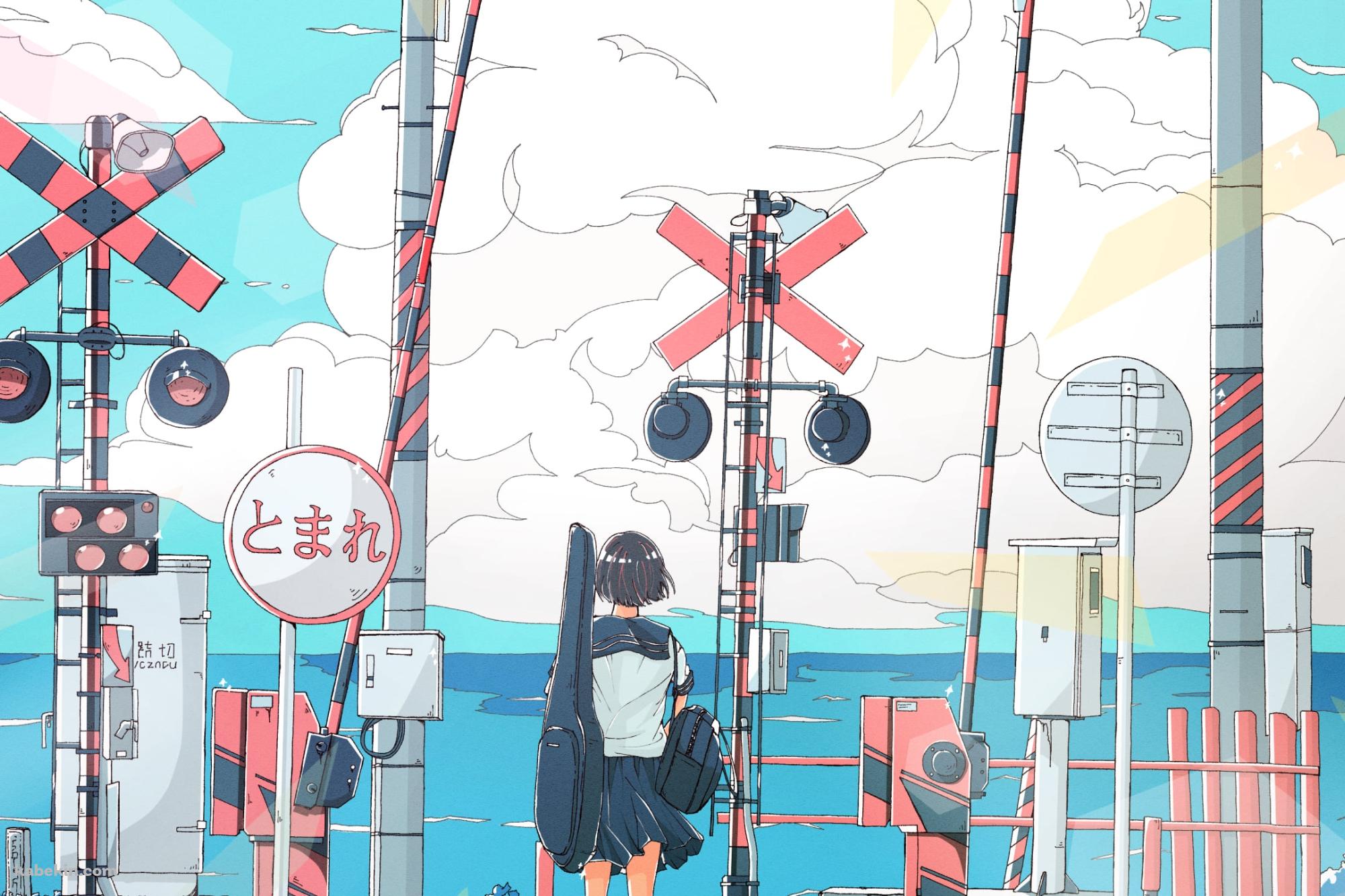 海が見える踏切の前に立つ女子高生 / ギターケース / とまれの標識 / 入道雲の壁紙(2000px x 1333px) 高画質 PC・デスクトップ用