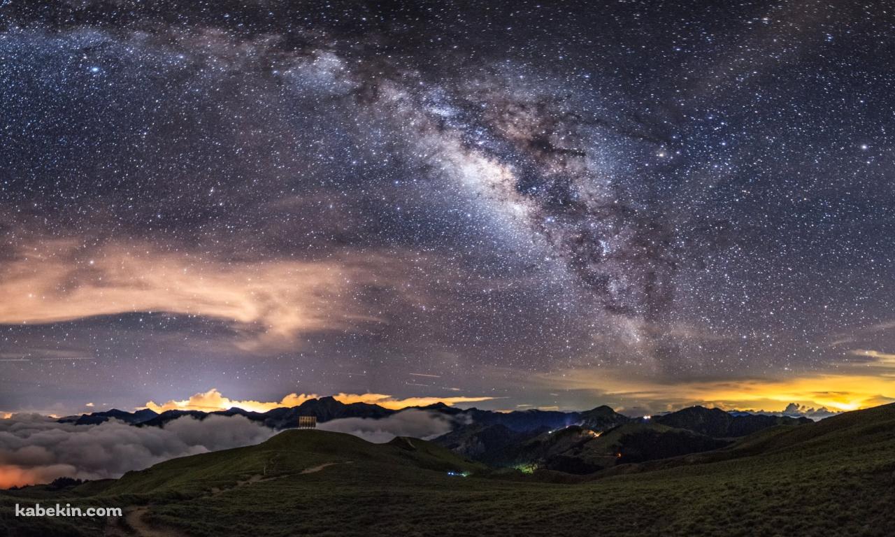 丘陵地帯と満天の星空 / 絶景 / 4Kの壁紙(1280px x 768px) 高画質 PC・デスクトップ用