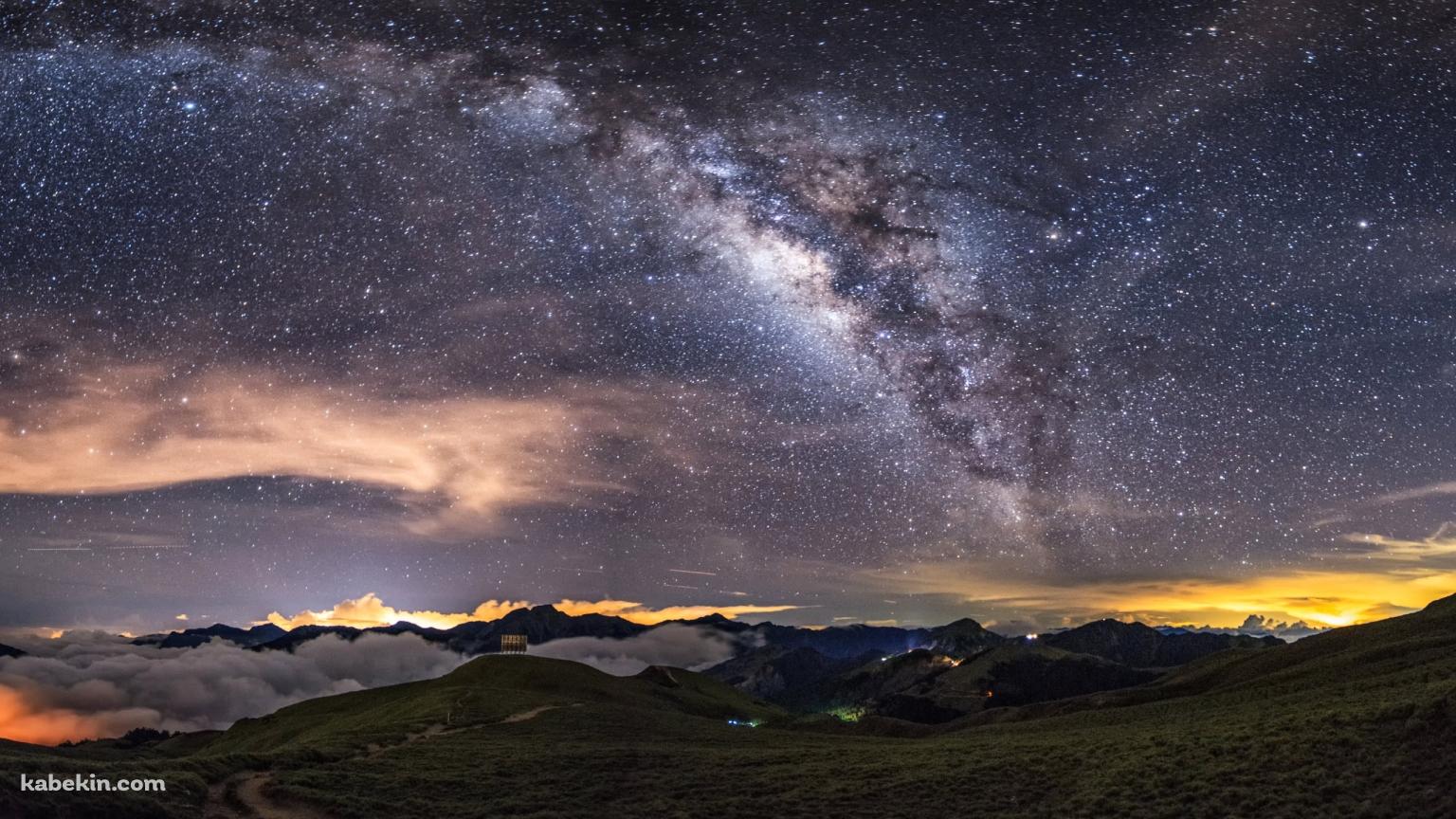 丘陵地帯と満天の星空 / 絶景 / 4Kの壁紙(1536px x 864px) 高画質 PC・デスクトップ用
