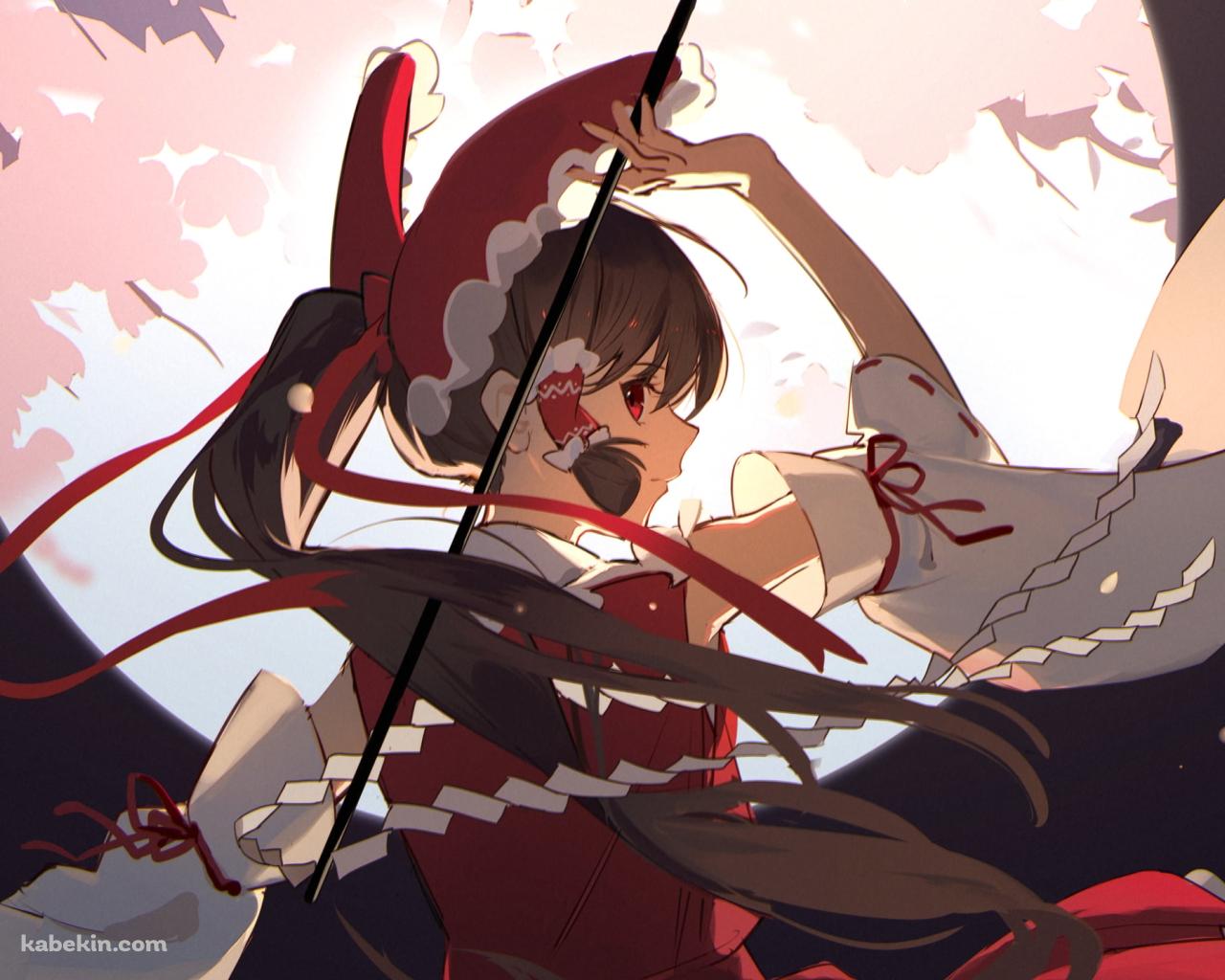 満月と振り返る博麗霊夢 / 東方の壁紙(1280px x 1024px) 高画質 PC・デスクトップ用