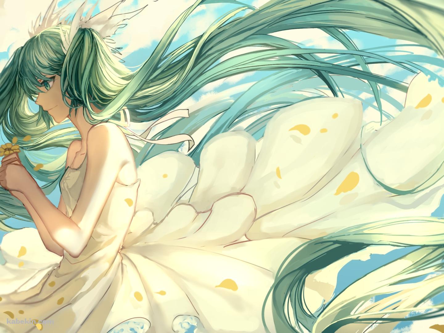 青空の下、黄色い花を持つ初音ミク / ボカロ / ボーカロイドの壁紙(1440px x 1080px) 高画質 PC・デスクトップ用