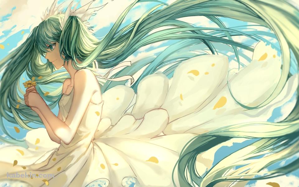 青空の下、黄色い花を持つ初音ミク / ボカロ / ボーカロイドの壁紙(960px x 600px) 高画質 PC・デスクトップ用