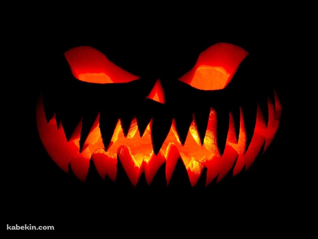 中が炎で光るパンプキン / ハロウィンの壁紙(1024px x 768px) 高画質 PC・デスクトップ用