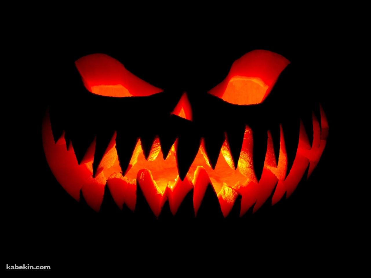 中が炎で光るパンプキン / ハロウィンの壁紙(1280px x 960px) 高画質 PC・デスクトップ用