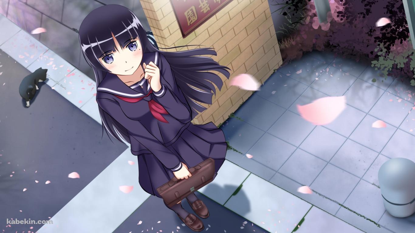 学校の門の前でガッツポーズをする五更瑠璃(ごこうるり)と黒猫と桜の花びら / 俺の妹がこんなに可愛いわけがないの壁紙(1366px x 768px) 高画質 PC・デスクトップ用