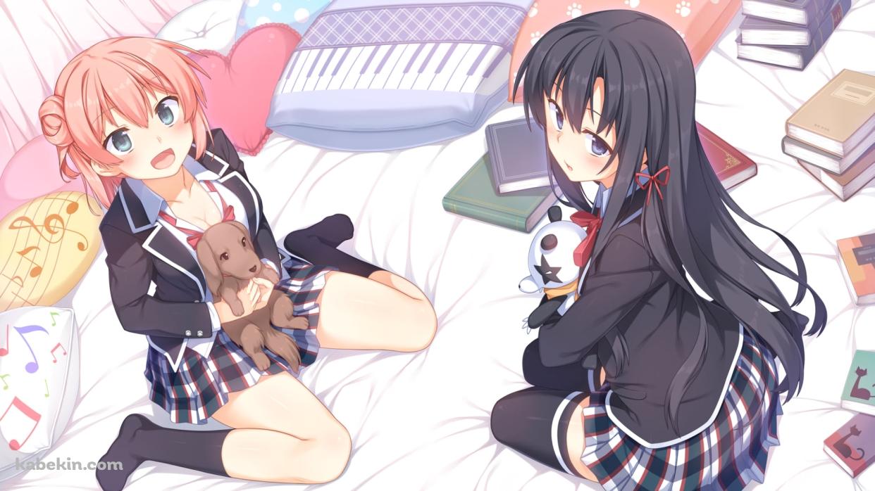 ベッドの上でぬいぐるみを抱く雪ノ下雪乃 / 由比ヶ浜結衣 / やはり俺の青春ラブコメはまちがっている。の壁紙(1242px x 698px) 高画質 PC・デスクトップ用