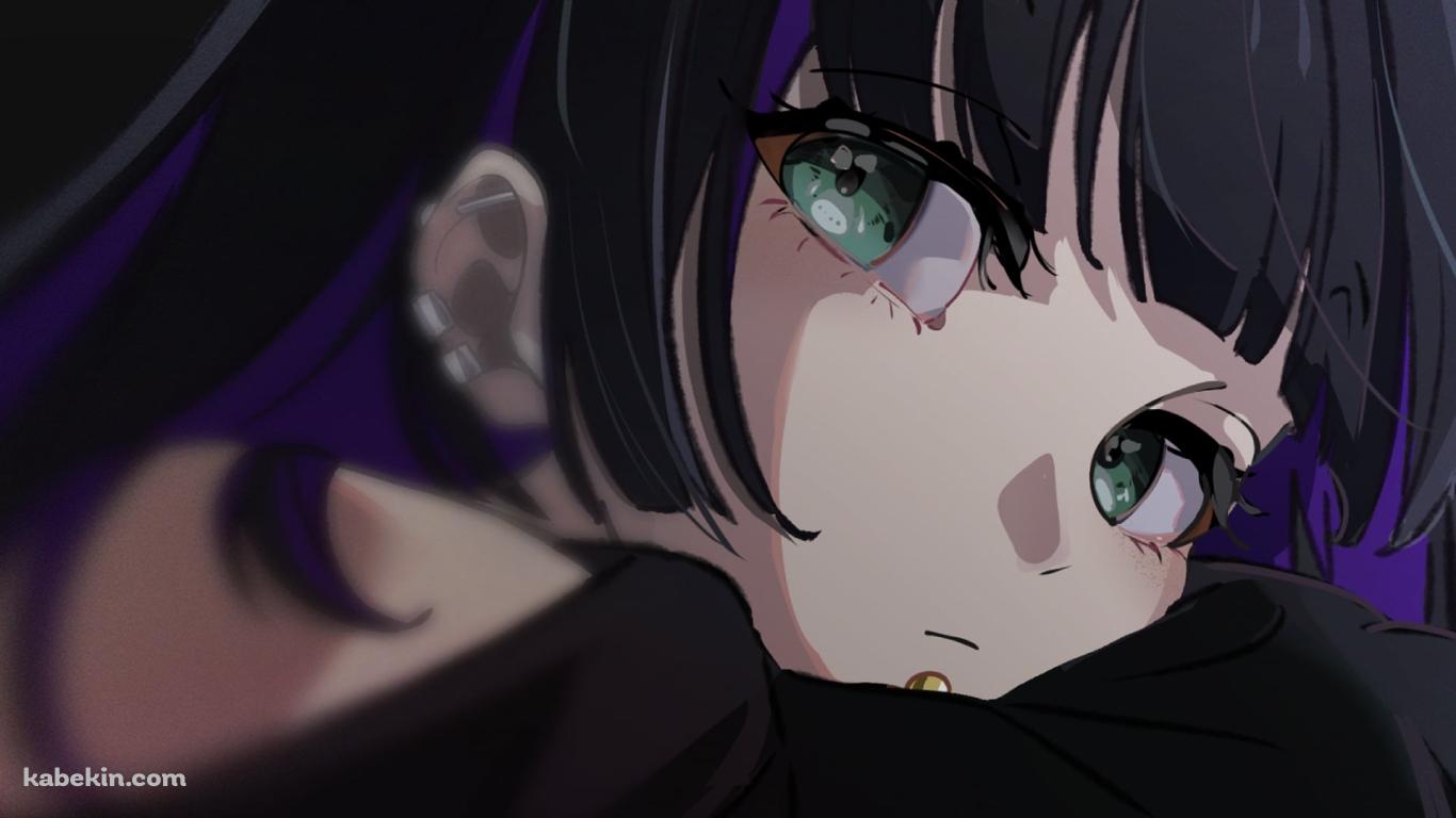 うつ伏せの状態でこちらを見つめる可愛いPAさん / 緑の瞳 / ぼっち・ざ・ろっく!の壁紙(1366px x 768px) 高画質 PC・デスクトップ用