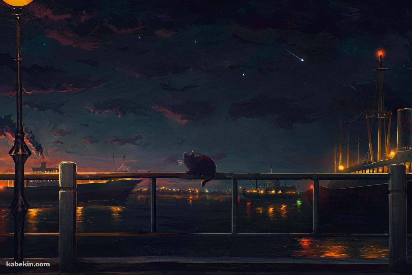 夜の海沿いの手摺に座る黒猫 / 停泊する船の壁紙(1440px x 960px) 高画質 PC・デスクトップ用